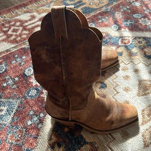 JUSTIN BOOTS SIZE 6.5